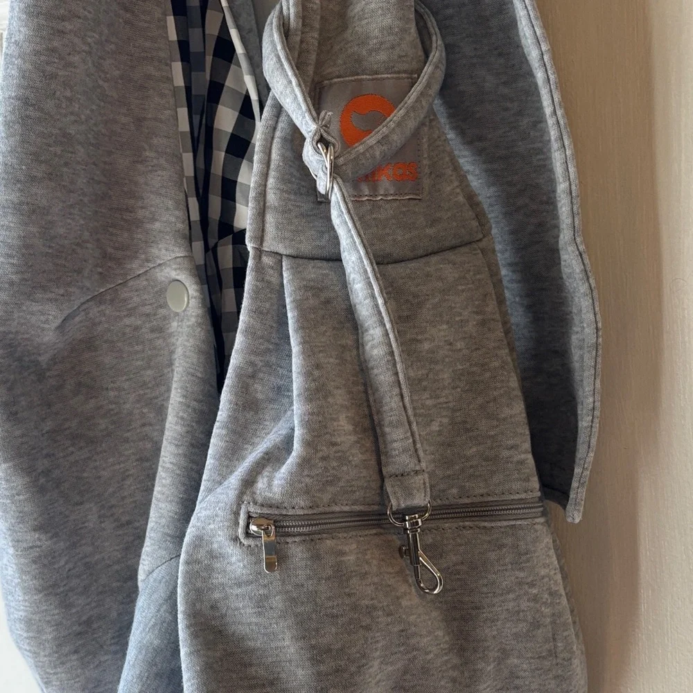 Stylish Gray Pet Carrier by Tomkas